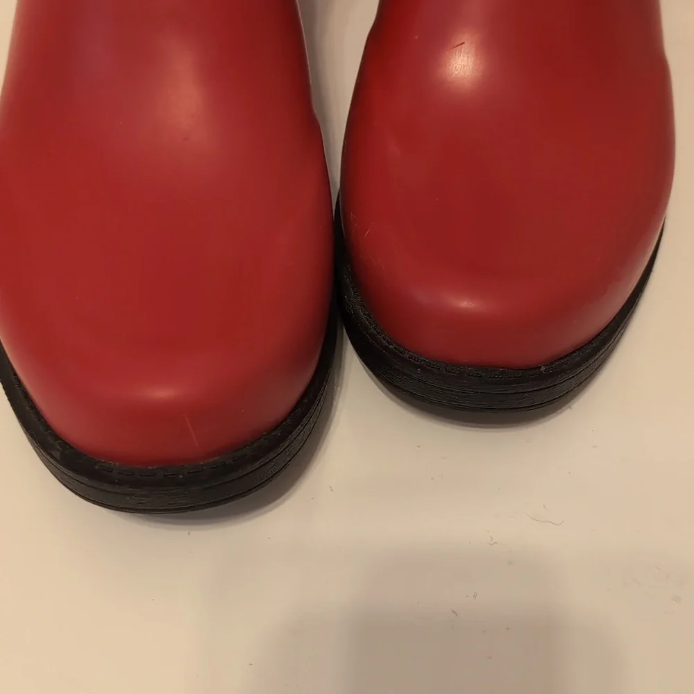 UGG Australia Wendell Reignfall Red on Red Lined Women’s US 7
